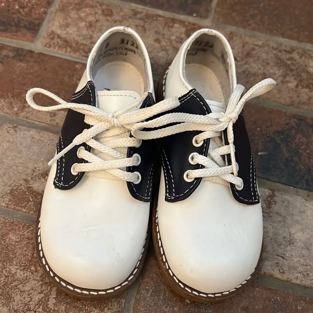 Amilio Saddle Shoes - Toddler Size 7 - Excellent condition